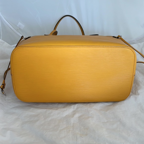 Louis Vuitton Epi Leather Neverfull MM - Picture 2 of 16